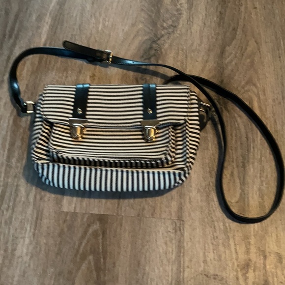 🦋4/$25 Cute Crossbody Purse - Picture 2 of 13